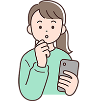 スマホを持って悩む女性